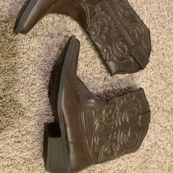 Cowboy boots - Picture 3 of 4